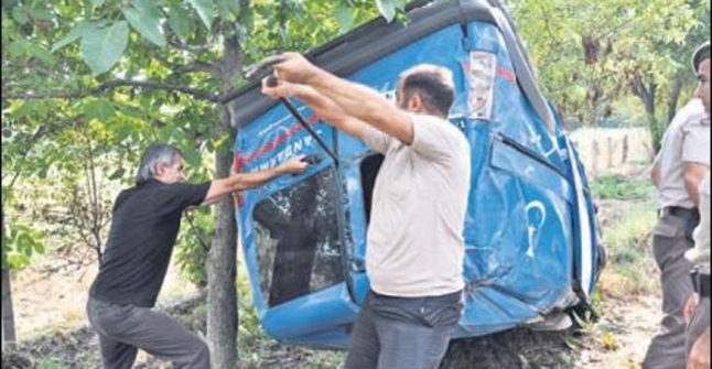 Kazada Yaralandı Silah Arkadaşını Yalnız Bırakmadı